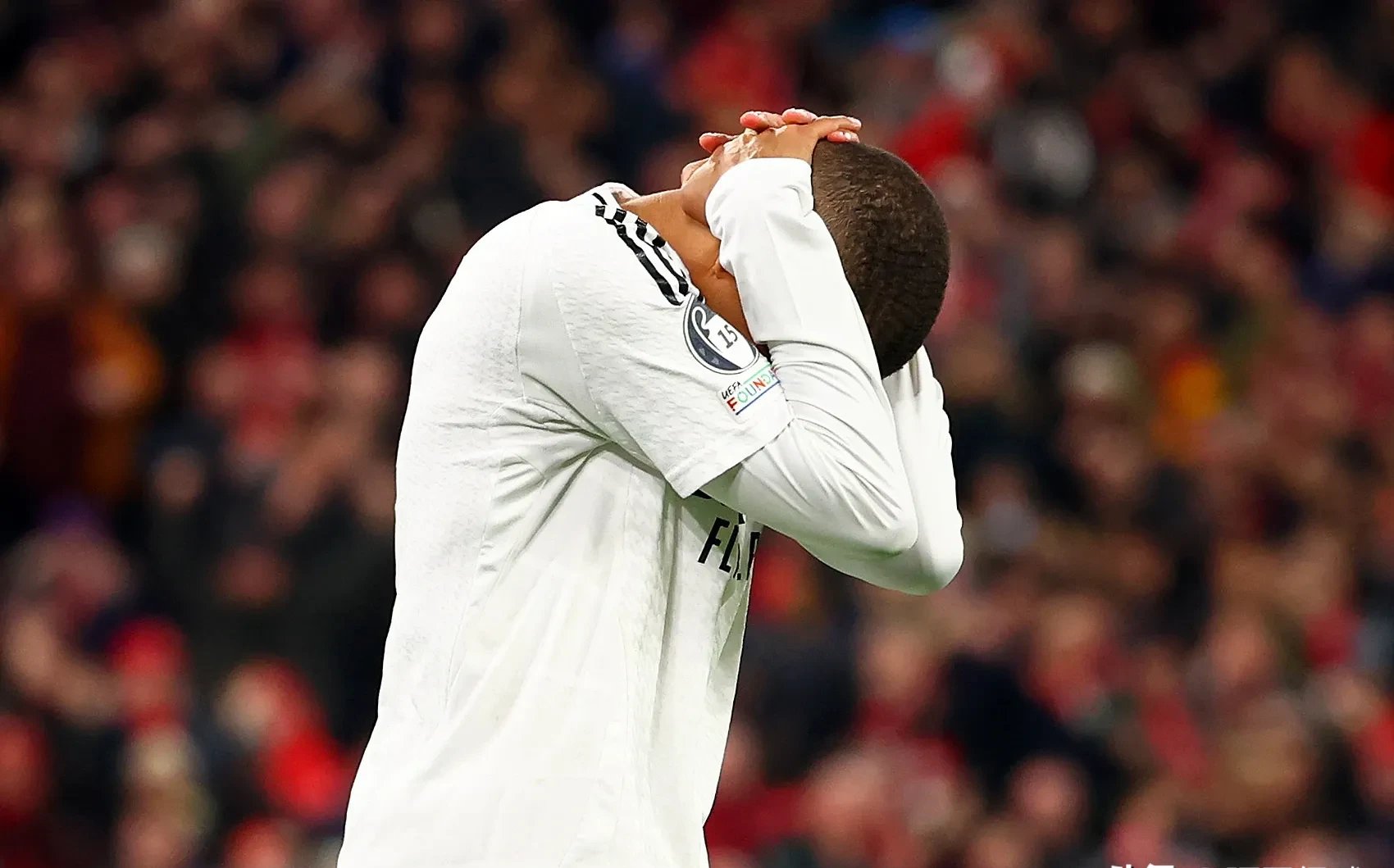 关于巴黎圣日耳曼战平那不勒斯，姆巴佩乌龙送礼世界杯的信息